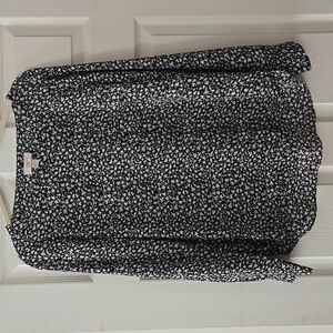 LOFT Outlet Black & White Vine Polyester Longsleeve Pocket Blouse